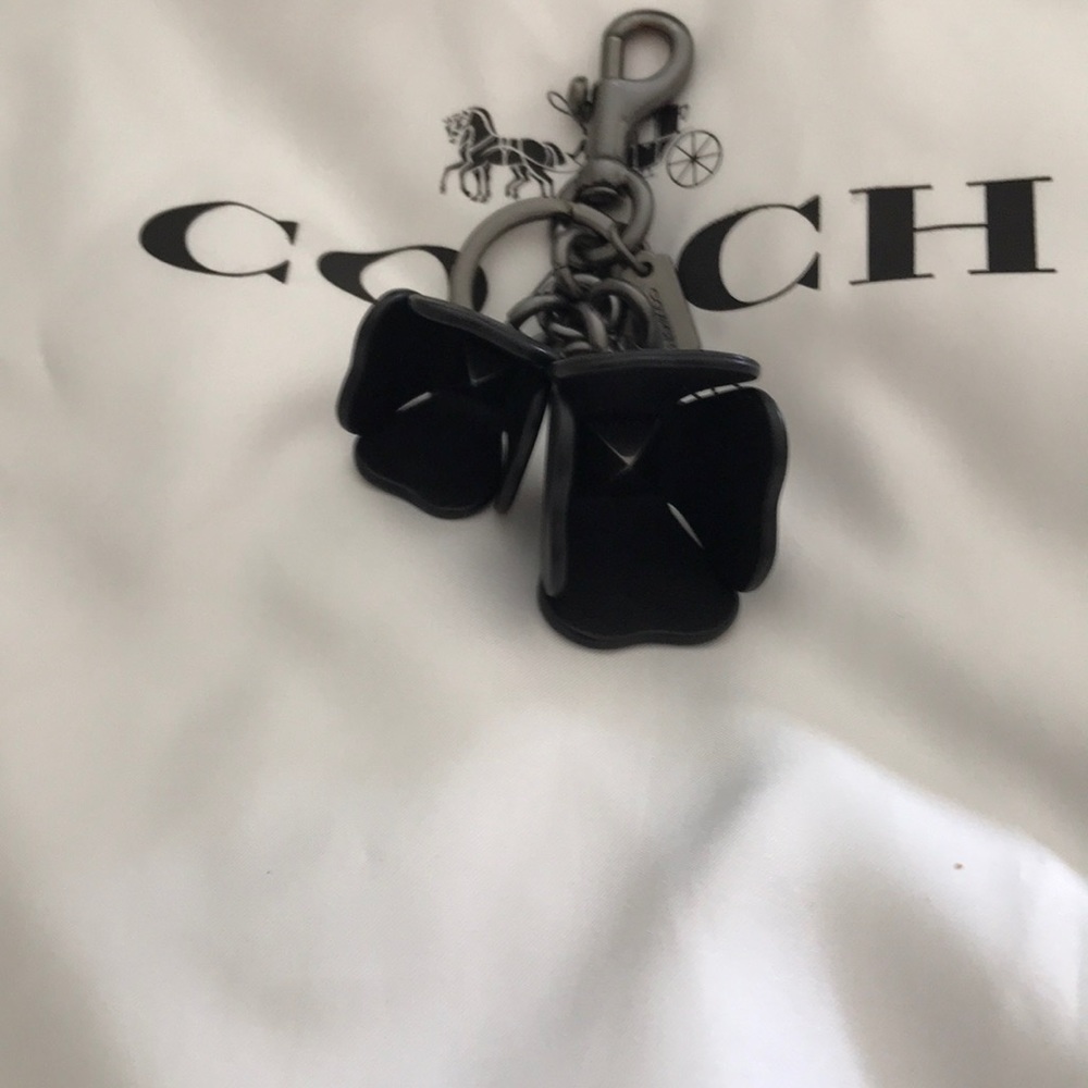 Attachment to the purse